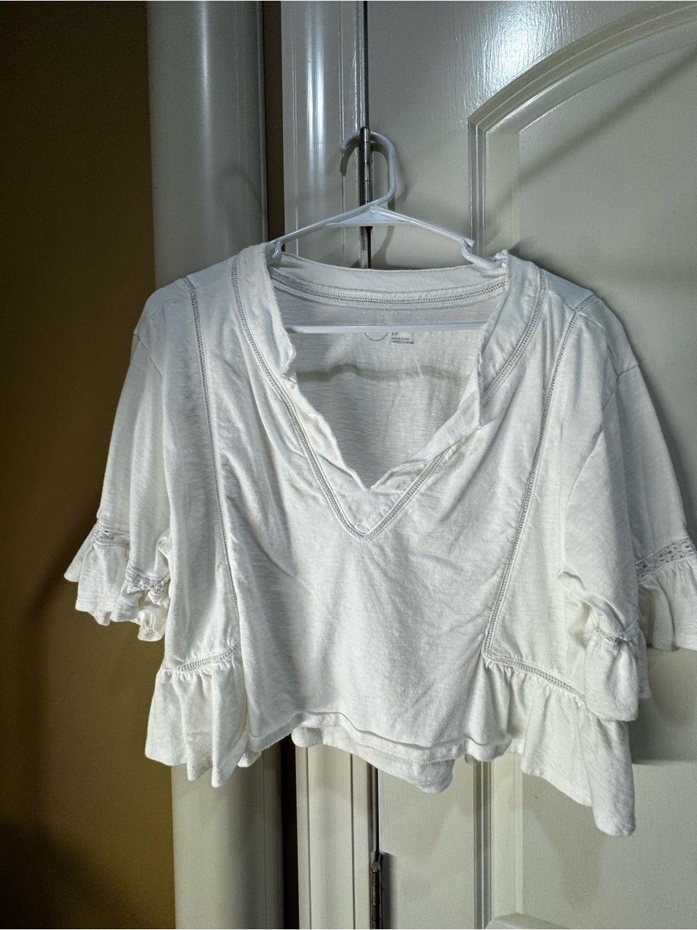 aerie White Cropped V-Neck Ruffle Sleeve Tee